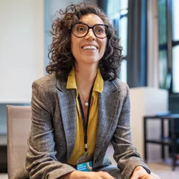 Educational marketer at a conference brainstorming new ideas to drive business
