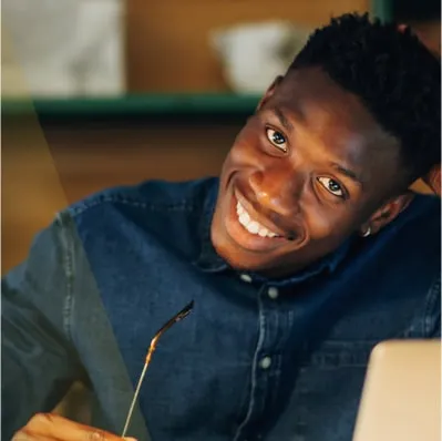 Person in front of laptop happy to see free courses about Facebook Ads Manager